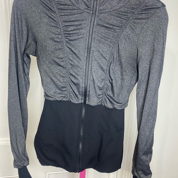 Lululemon Dance Studio Jacket III in black and gray reversible - Picture 7 of 9